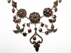 vintage-garnet-necklace